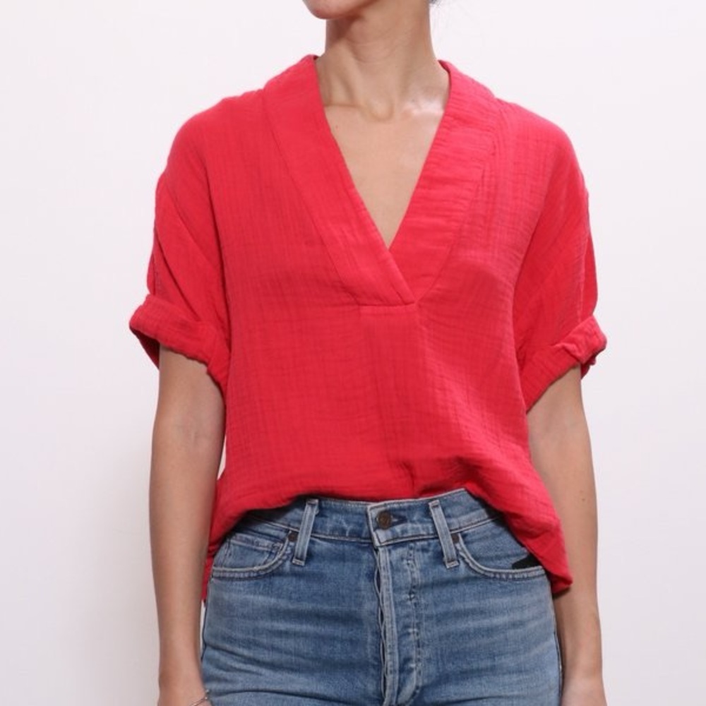 XiRENA Red V-Neck Gauze Short Sleeve Top